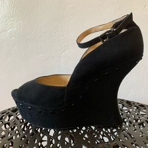 {Gianni Bini} Geometric Suede Wedges
